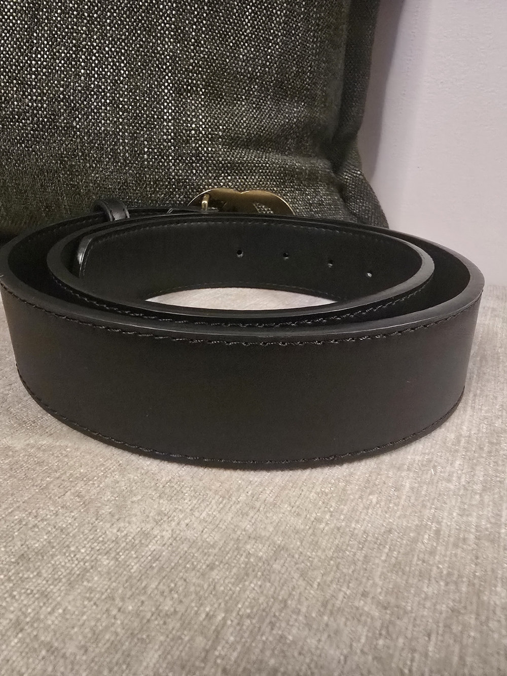 Gucci Black Leather Belt with Gold Double G Buckle - Picture 2 of 3